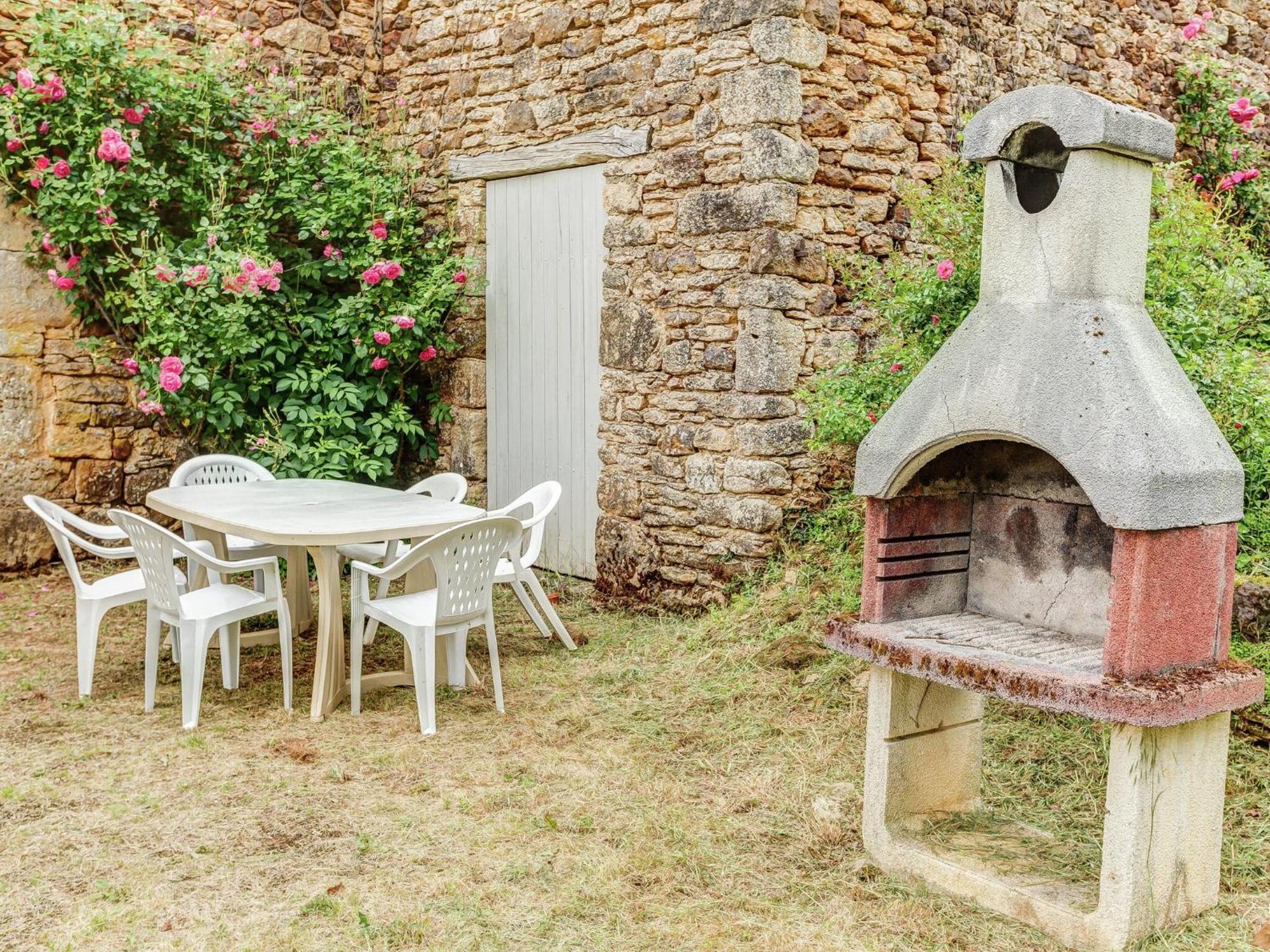 Cosy Holiday Home In Lantheuil With Garden Villefranche-du-Périgord Exterior foto
